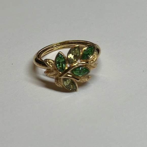 Avon Jewelry - Avon leaf glow ring gold plated with green tones rhinestones